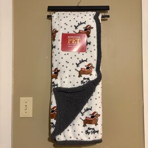 Berkshire Pet Collection Dachshund Through the Snow Sherpa Blanket NWT 50x60